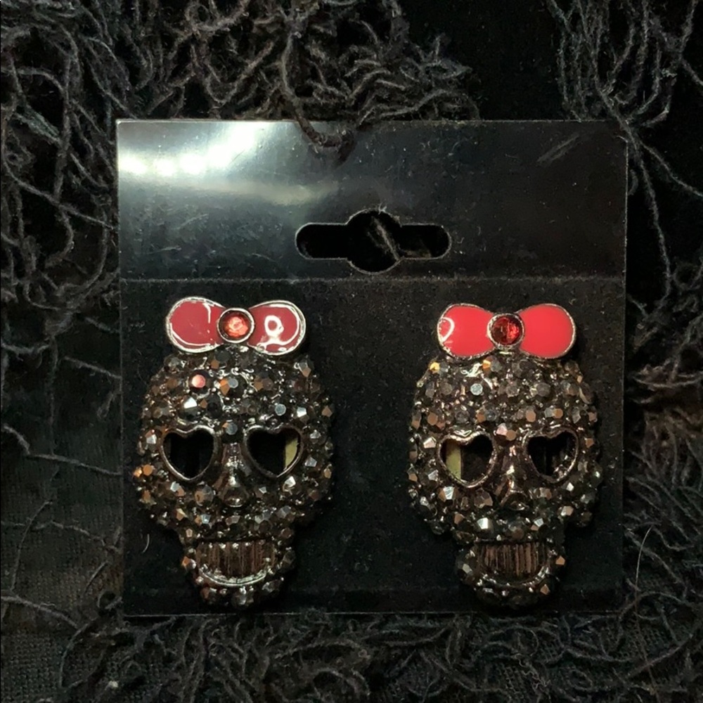 New Blingy Skull Post Earrings Black